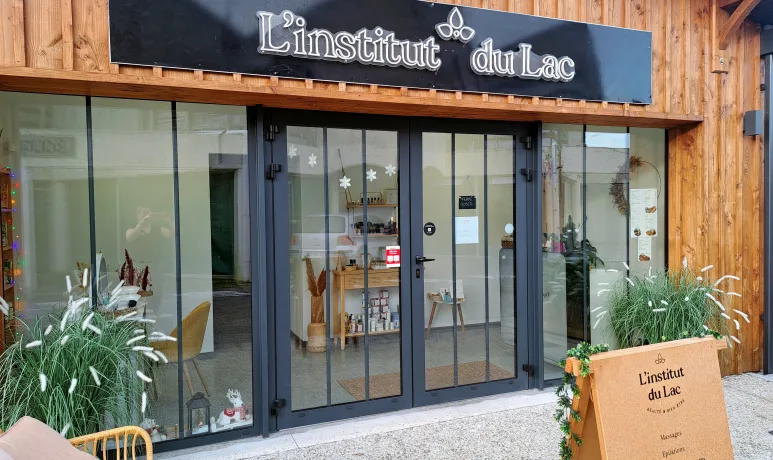 Devanture de L'institut du Lac